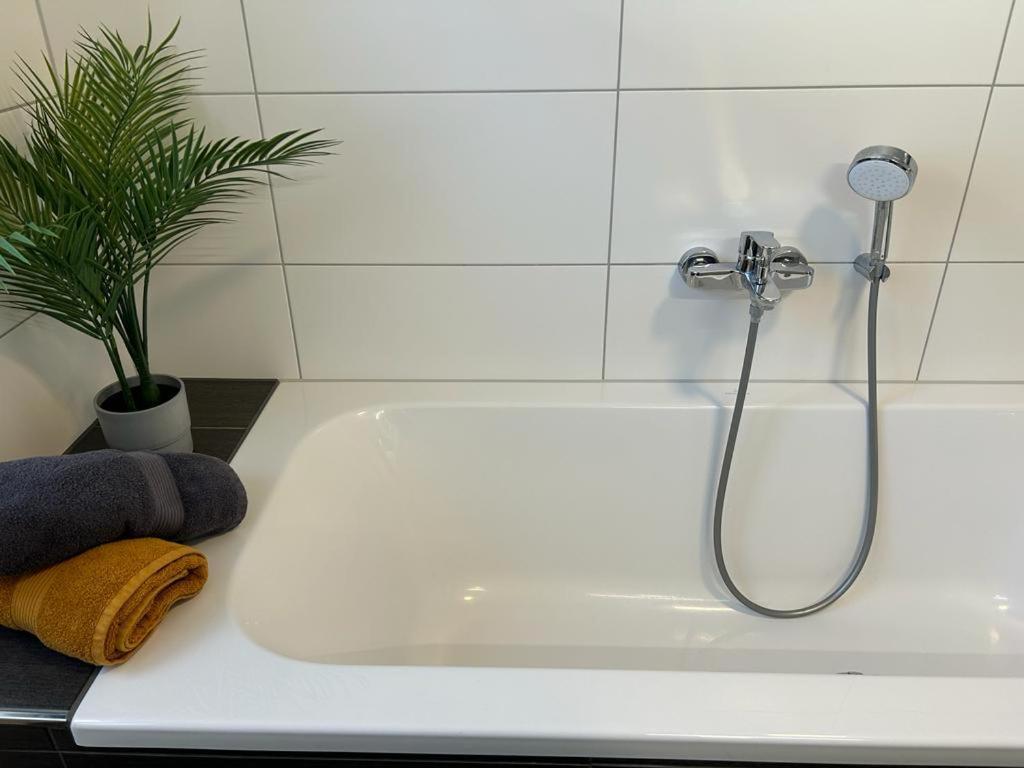 Exklusive Ferienwohnung Bei Berlin, Bis 5 Gaeste, Grosse Terrasse, Garten Bestensee Esterno foto